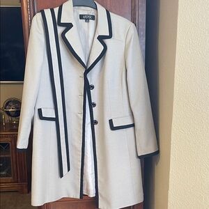 Kasper Women's Elegant Cream Blazer with Black Trim